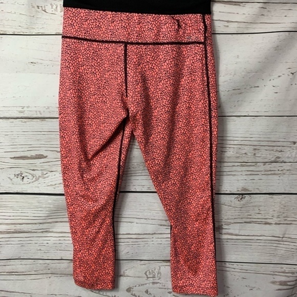 NWOT Nike Dri-Fit Capri Leggings - Picture 4 of 6